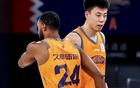 张镇麟爆发砍下13分4篮板2助攻，弗格强势回归贡献17分1篮板3助攻，上海队在比赛中以10分优势领先广厦，双方展开激烈对决
