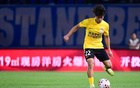 中国足球时隔七年再度出征土伦杯，U19国字号球队以小打大勇猛出击，在赛场上力克强敌沙特队，成功为昔日师兄复仇，展现新生代球员的顽强斗志与拼搏精神