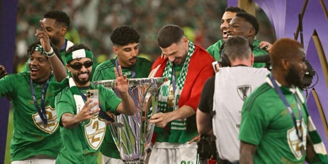 沙特足球再创辉煌：吉达国民力压群雄成功卫冕亚冠冠军，延续王朝统治地位