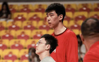 徐昕迎来关键机遇！郭士强确认余嘉豪因手术将缺席赛季初期比赛，年轻球员有望抓住机会展现实力与潜力