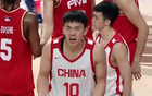中国男篮最强“暑假工”惊艳登场！王俊杰回归国家队首秀狂砍18分14篮板，单场抢下11个前场篮板引爆全场关注
